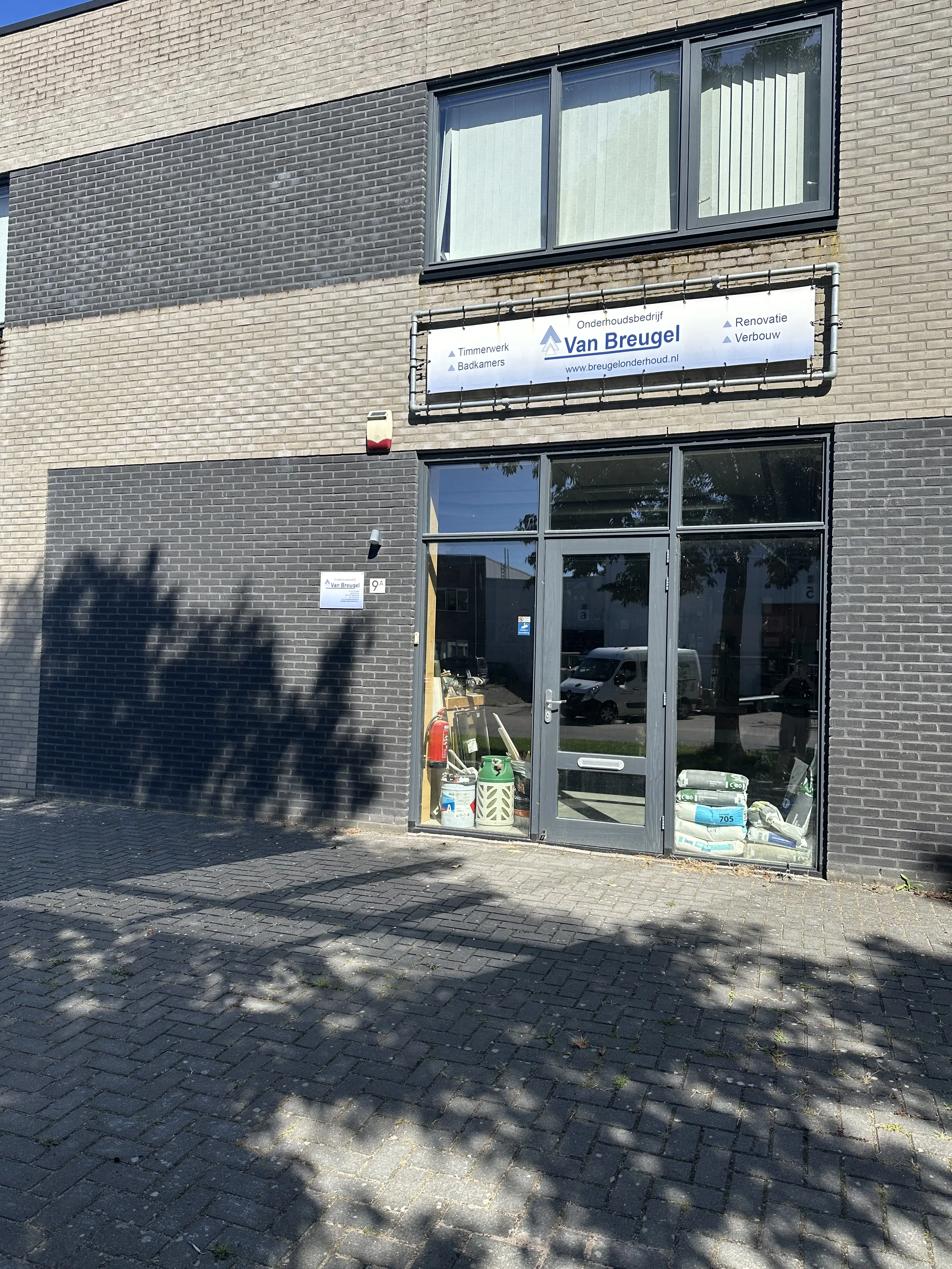 Buitenkant pand Onderhoudsbedrijf Van Breugel